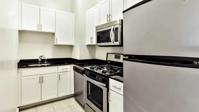 $8,322 | 245 East 40th Street, Unit 15E | Murray Hill
