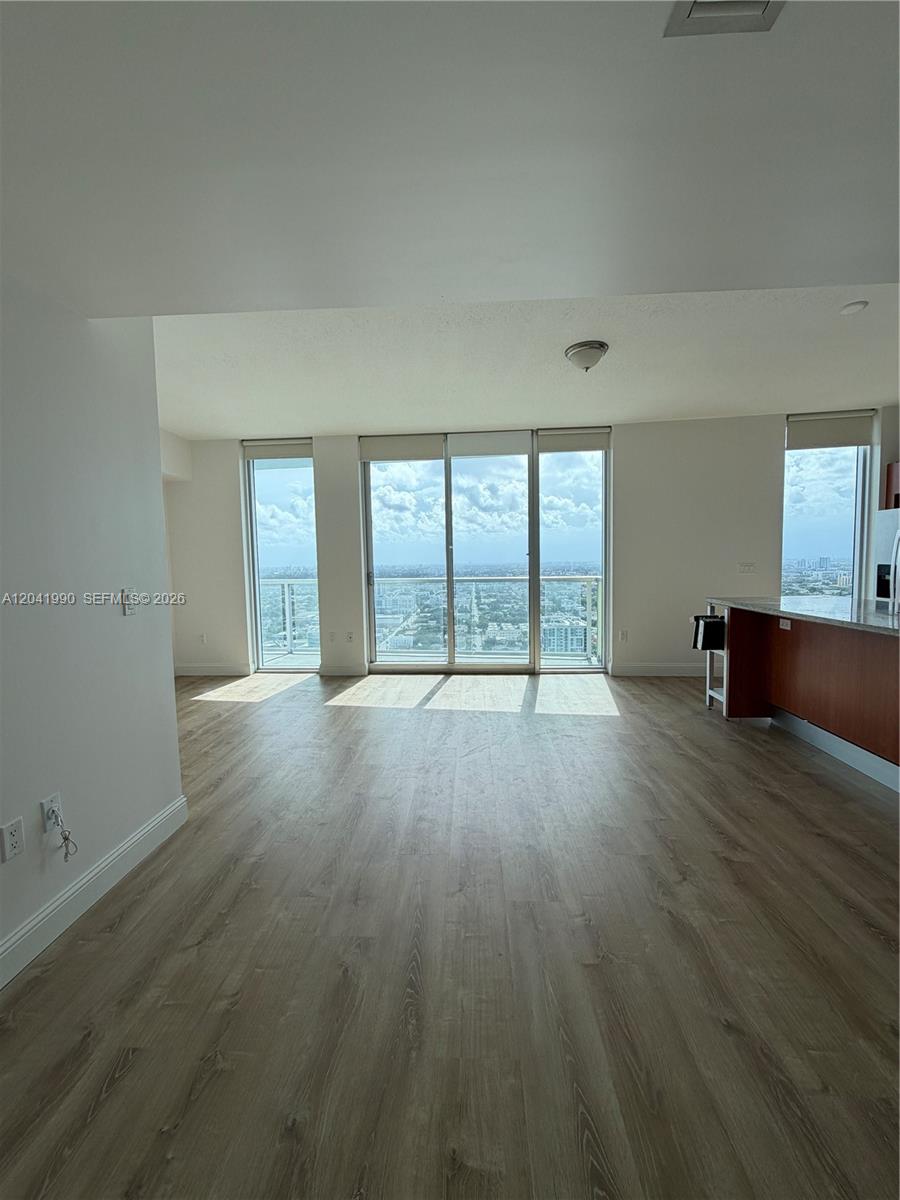 185 Southwest 7th Street, Unit 3200 Miami, FL 33130 - Photo 4 of 13