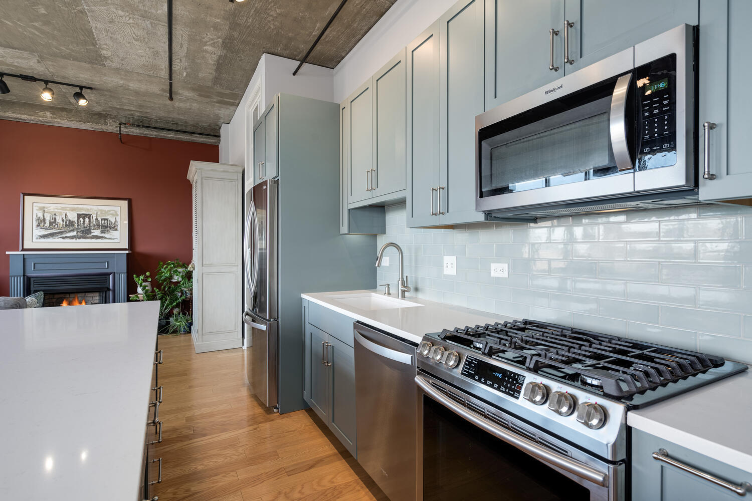 111 South Morgan Street, Unit 901 Chicago, IL 60607 - Photo 8 of 25 Gallery Image 8