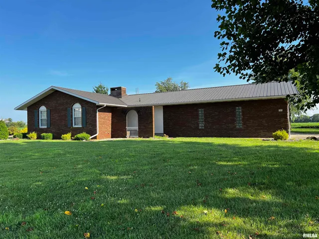 $225,000 | 210 West Fifth Street, St. Peter, IL 62880