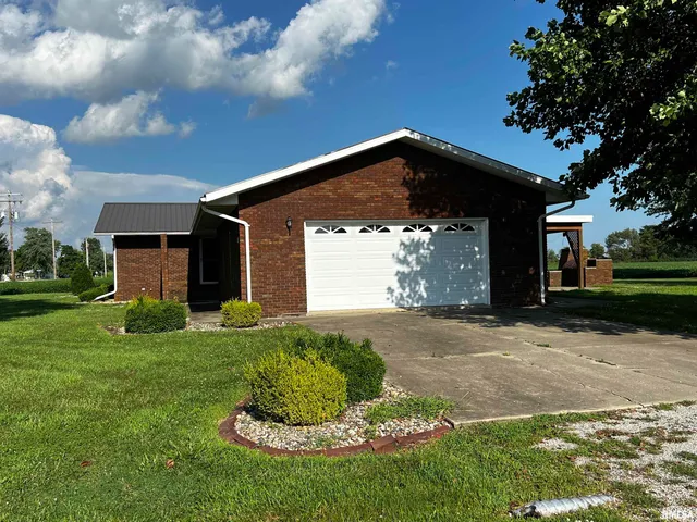 $225,000 | 210 West Fifth Street, St. Peter, IL 62880