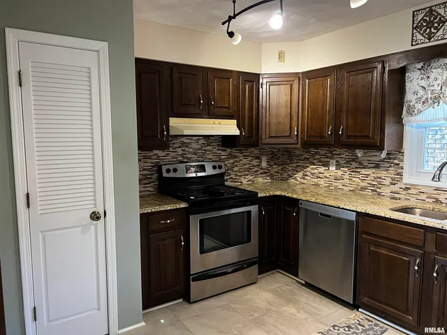 $225,000 | 210 West Fifth Street, St. Peter, IL 62880