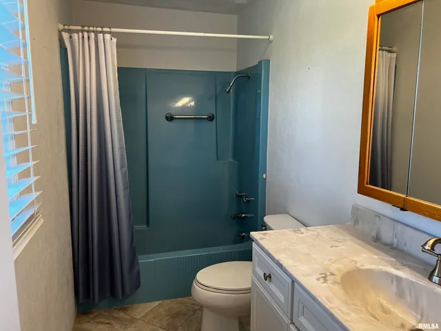 $225,000 | 210 West Fifth Street, St. Peter, IL 62880