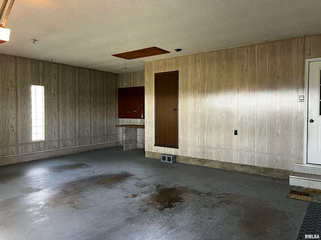 $225,000 | 210 West Fifth Street, St. Peter, IL 62880