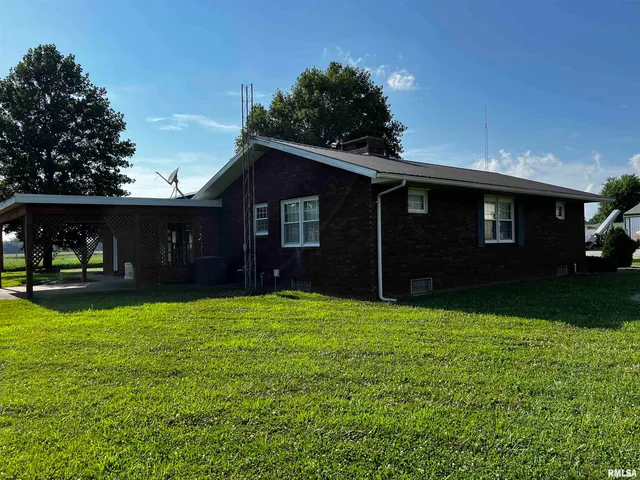 $225,000 | 210 West Fifth Street, St. Peter, IL 62880