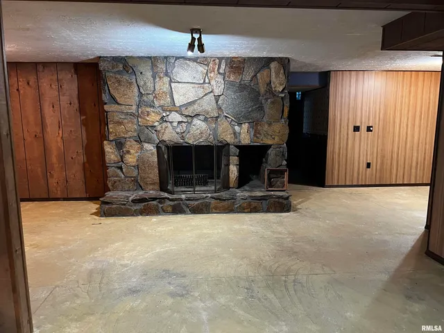 $225,000 | 210 West Fifth Street, St. Peter, IL 62880