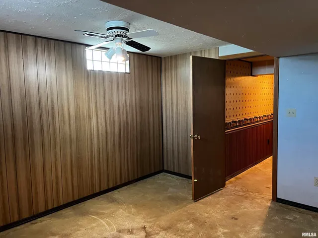 $225,000 | 210 West Fifth Street, St. Peter, IL 62880