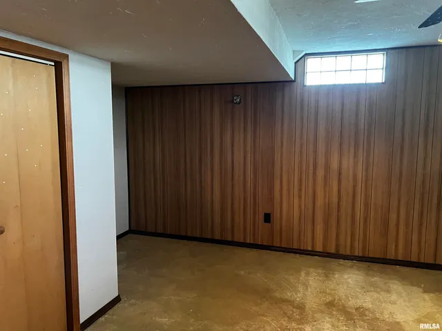 $225,000 | 210 West Fifth Street, St. Peter, IL 62880