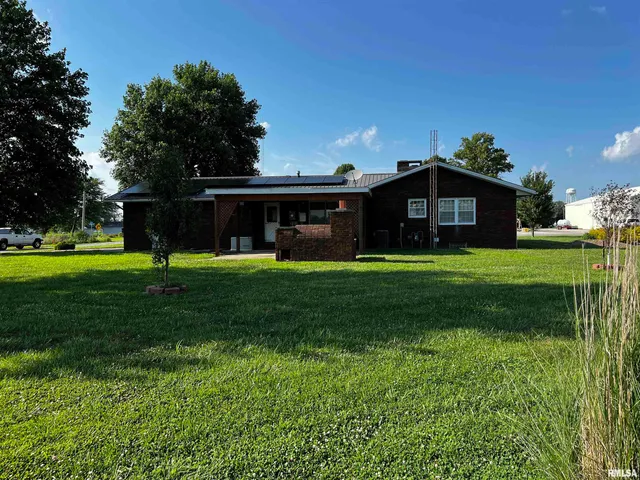 $225,000 | 210 West Fifth Street, St. Peter, IL 62880