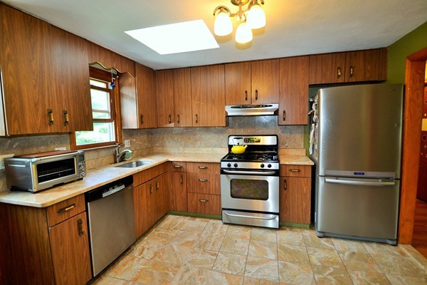 36 Westgate Road Framingham, MA 01701 - Photo 3 of 17 Gallery Image 3