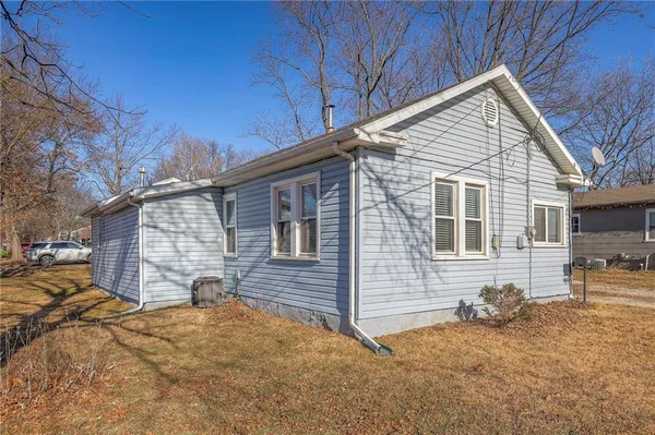 $170,000 | 304 West South Street, Harrisonville, MO 64701