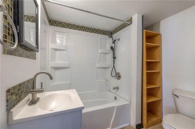 $183,000 | 304 West South Street, Harrisonville, MO 64701