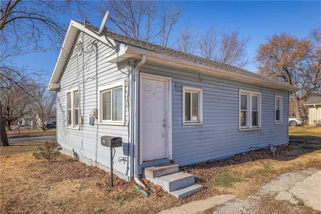 $183,000 | 304 West South Street, Harrisonville, MO 64701