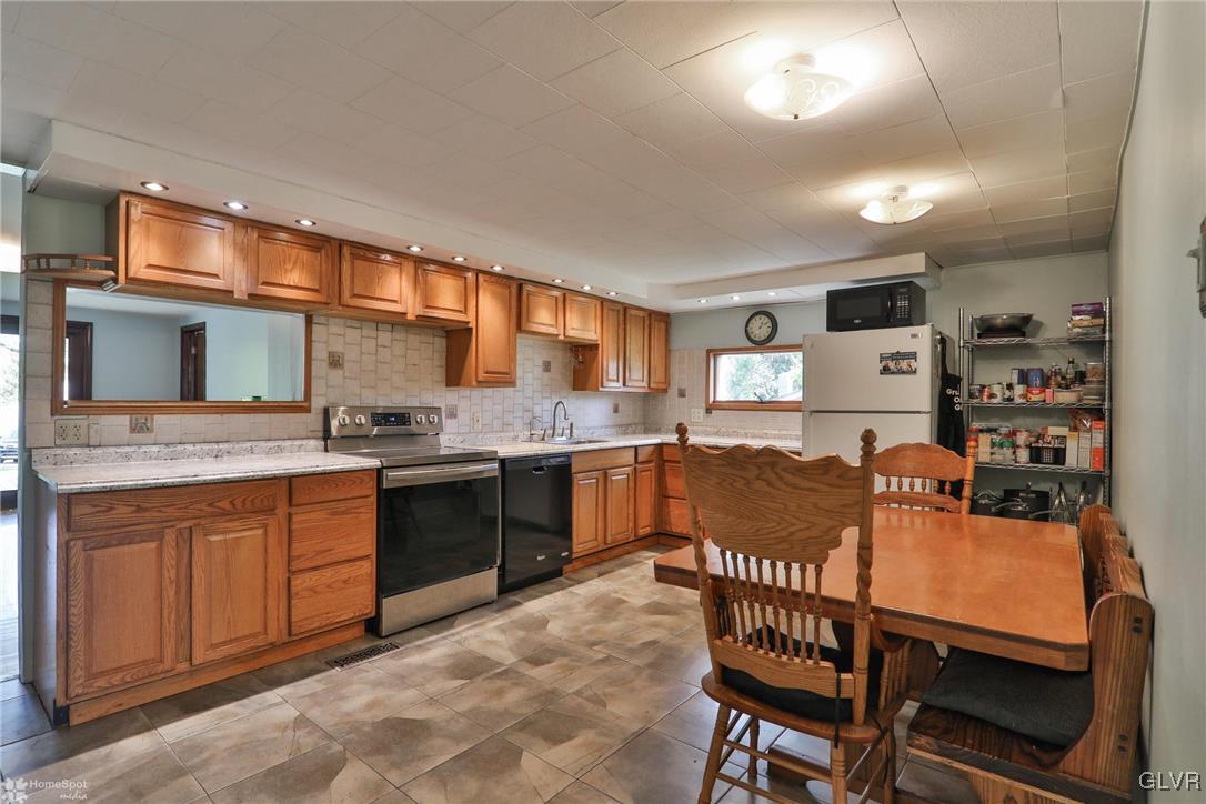 3117 Woodlea Road Orefield, PA 18069 - Photo 3 of 30 Gallery Image 3