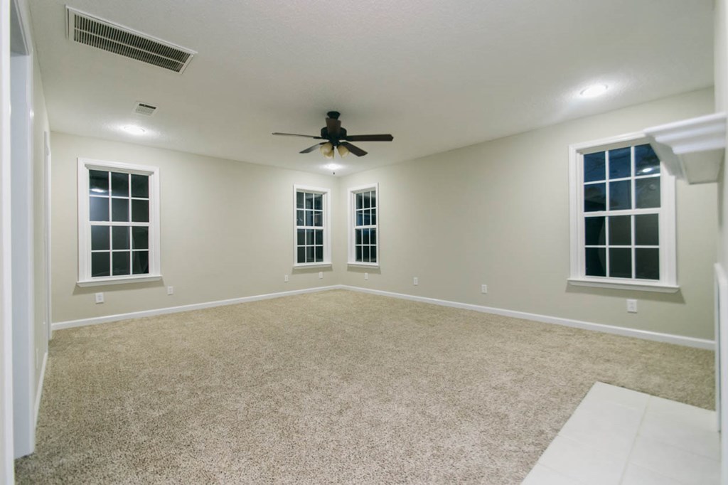 4841 Sandy Point Road Lizella, GA 31052 - Photo 25 of 42 an empty room with windows and closet