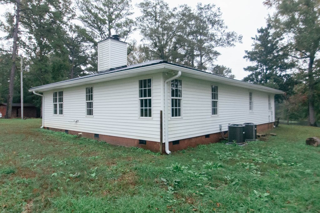 4841 Sandy Point Road Lizella, GA 31052 - Photo 40 of 42 a front view of house with yard and green space