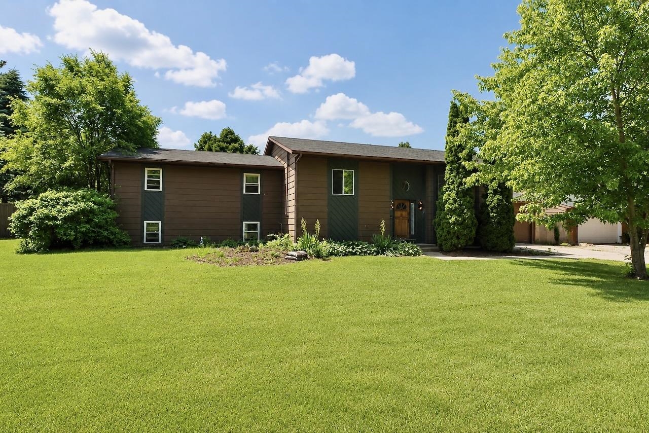 724 Crist Road Beloit, WI 53511 - Photo 2 of 28