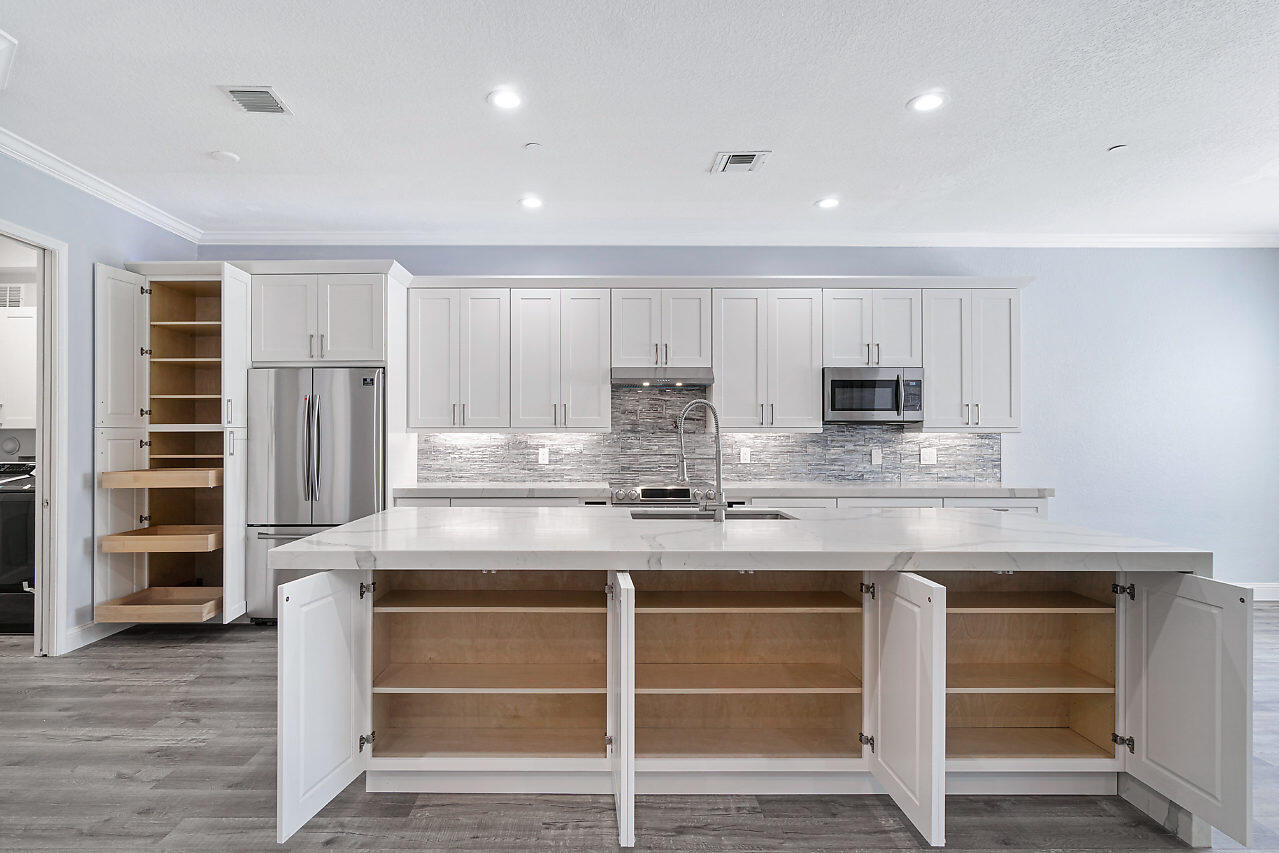 65 Lancaster Road Boynton Beach, FL 33426 - Photo 11 of 37 013-65LancasterRd-BoyntonBeach-FL-small