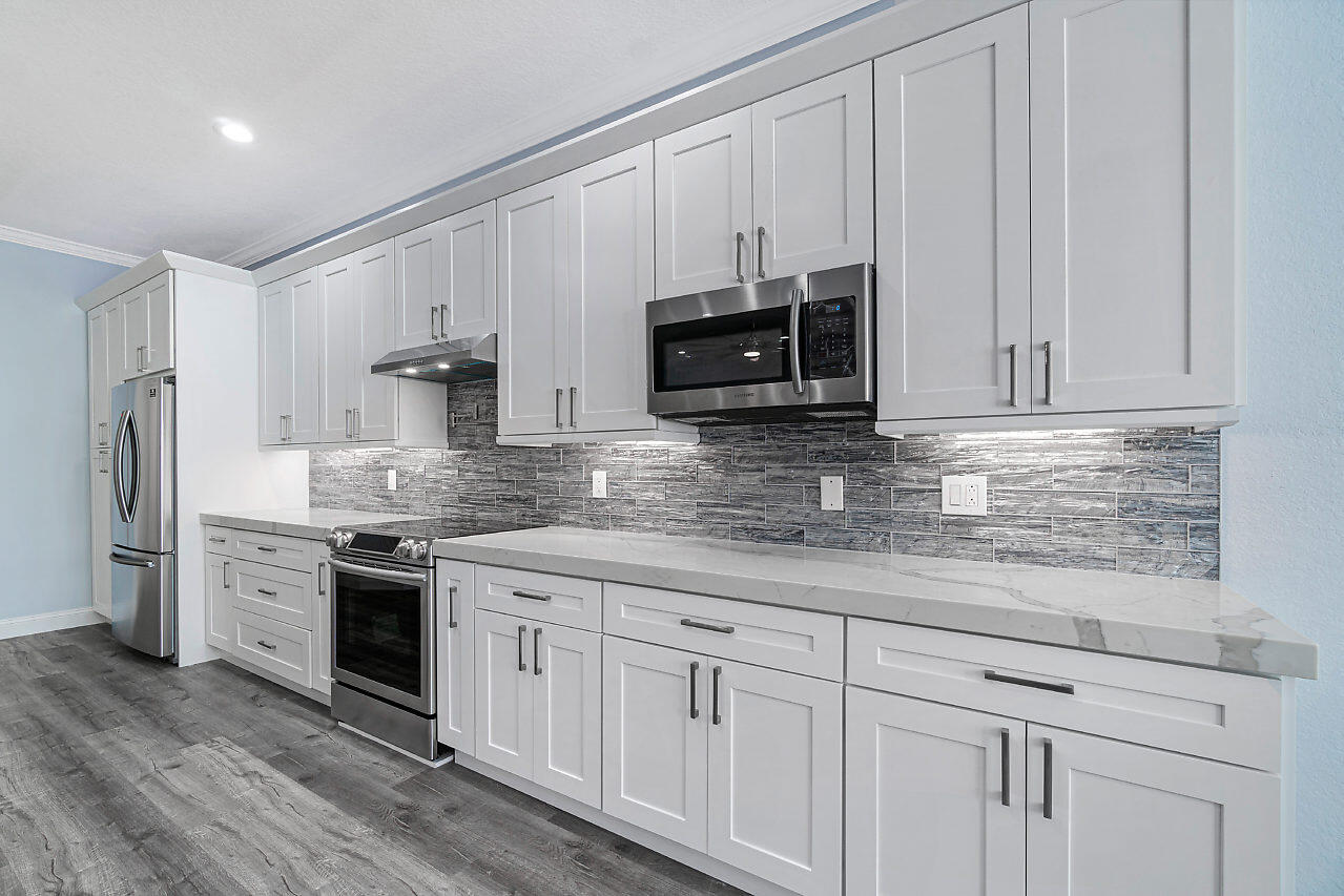 65 Lancaster Road Boynton Beach, FL 33426 - Photo 12 of 37 014-65LancasterRd-BoyntonBeach-FL-small