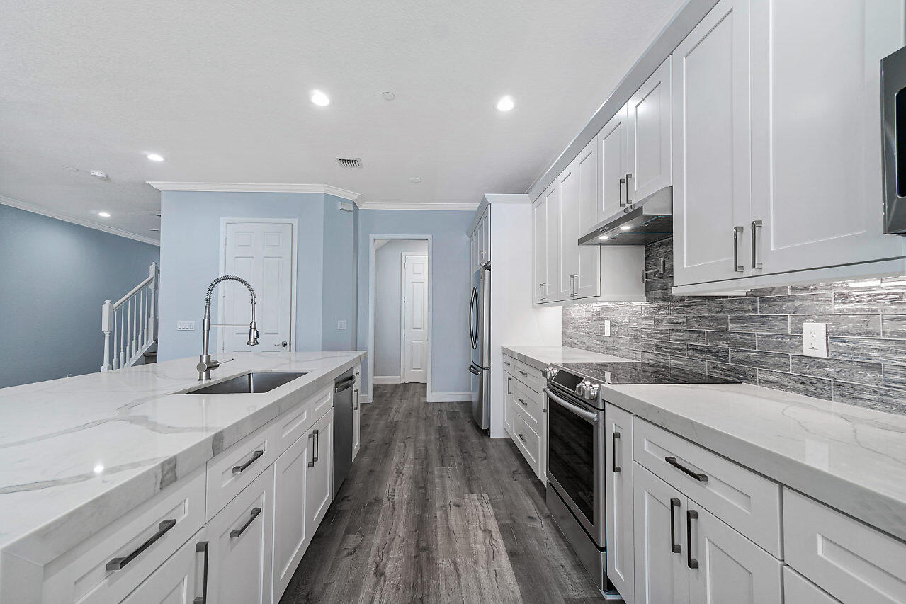 65 Lancaster Road Boynton Beach, FL 33426 - Photo 15 of 37 017-65LancasterRd-BoyntonBeach-FL-small