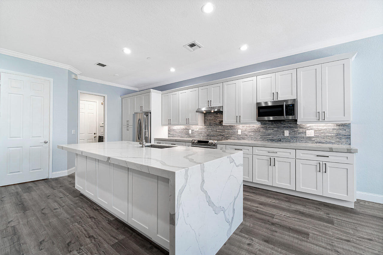 65 Lancaster Road Boynton Beach, FL 33426 - Photo 10 of 37 011-65LancasterRd-BoyntonBeach-FL-small