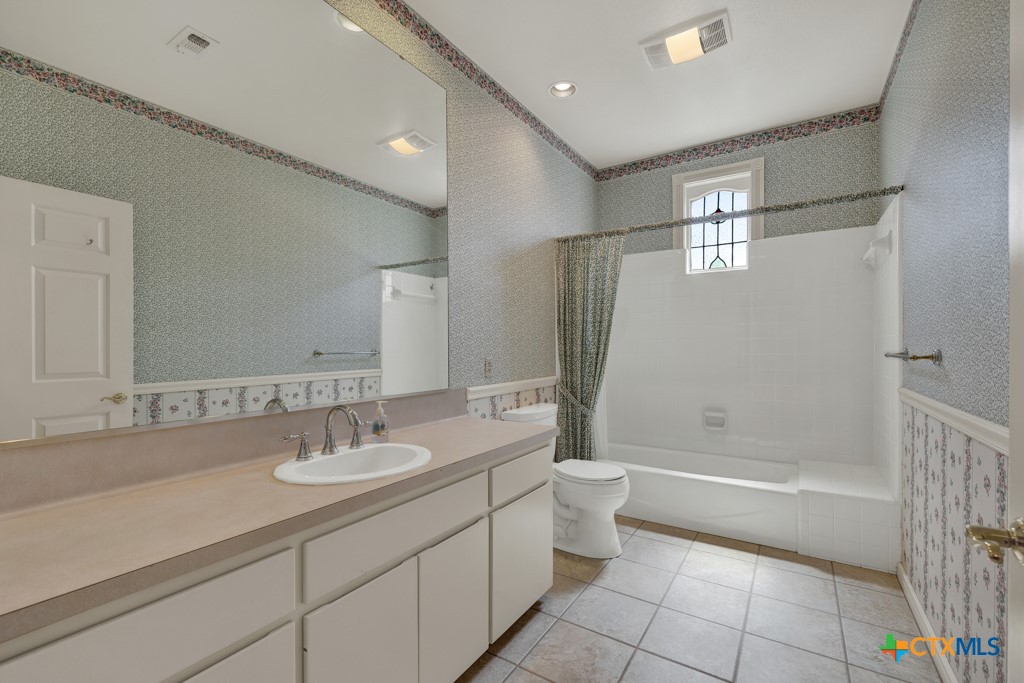 82 Bell Mountain Road Willow City, TX 78675 - Photo 24 of 41 2nd bath