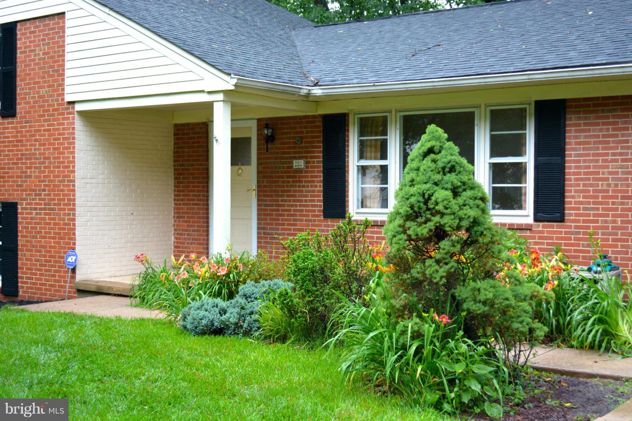 220 Purlington Road Lutherville-Timonium, MD 21093 - Photo 4 of 29 Exterior (Front)