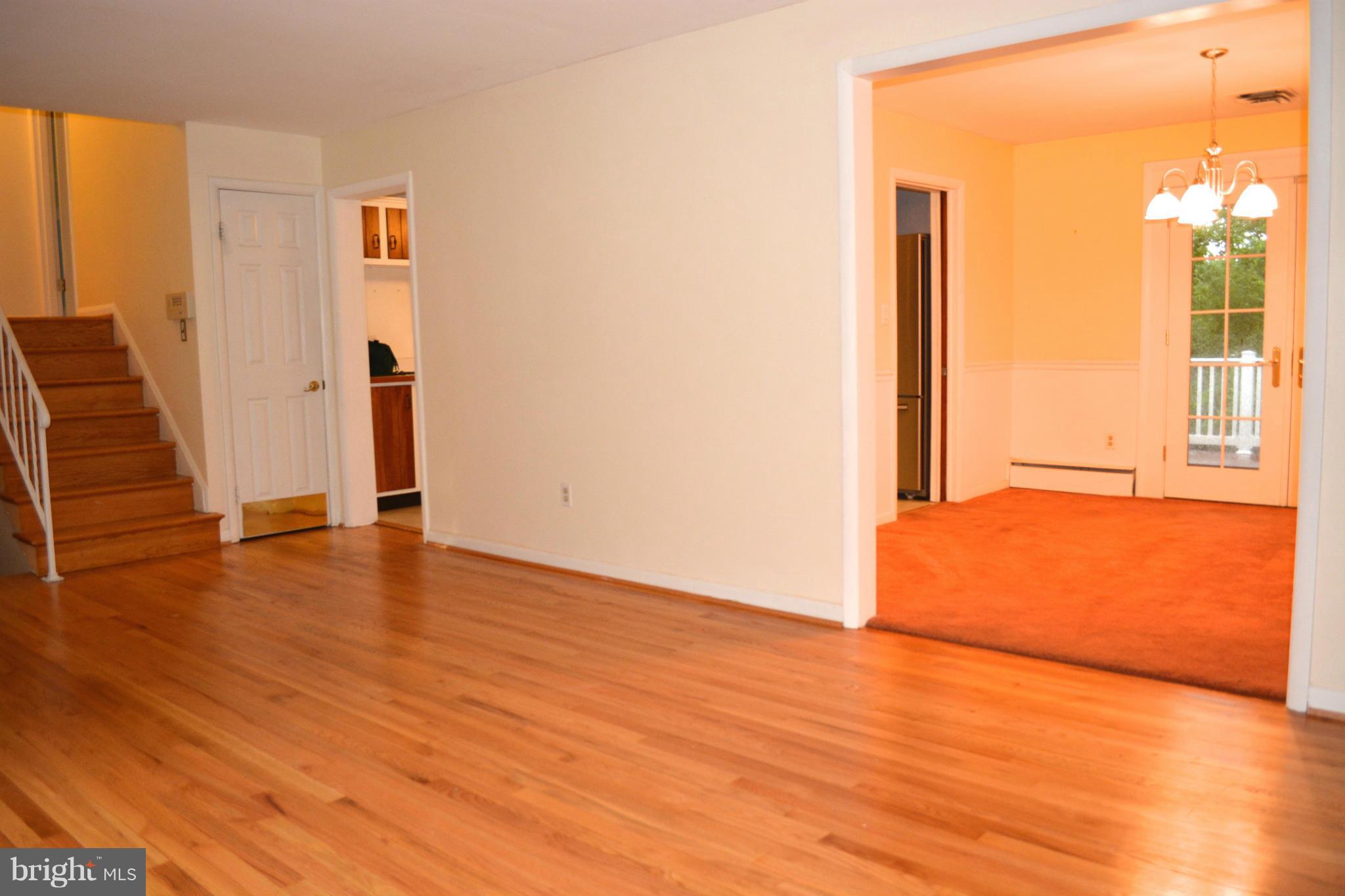 220 Purlington Road Lutherville-Timonium, MD 21093 - Photo 8 of 29 Living Room
