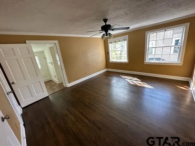 $1,900 | 2002 South Robertson Avenue, Tyler, TX 75701