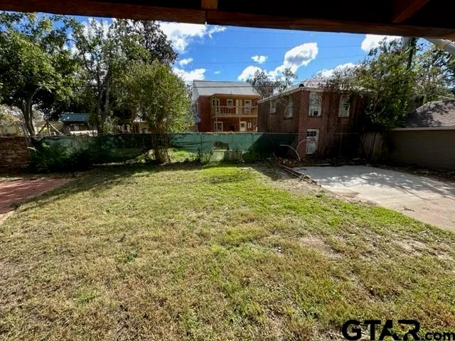 $1,900 | 2002 South Robertson Avenue, Tyler, TX 75701