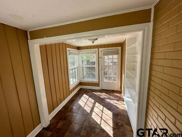 $1,900 | 2002 South Robertson Avenue, Tyler, TX 75701