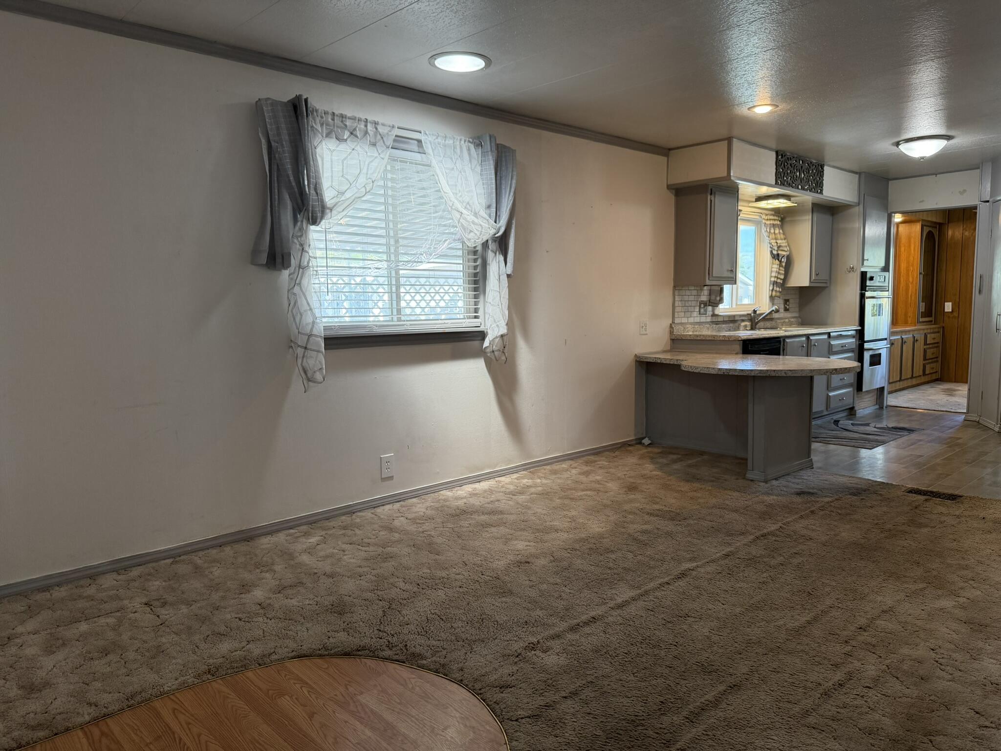 301 Freeman Road, Unit 70 Central Point, OR 97502 - Photo 21 of 39 an empty room with windows