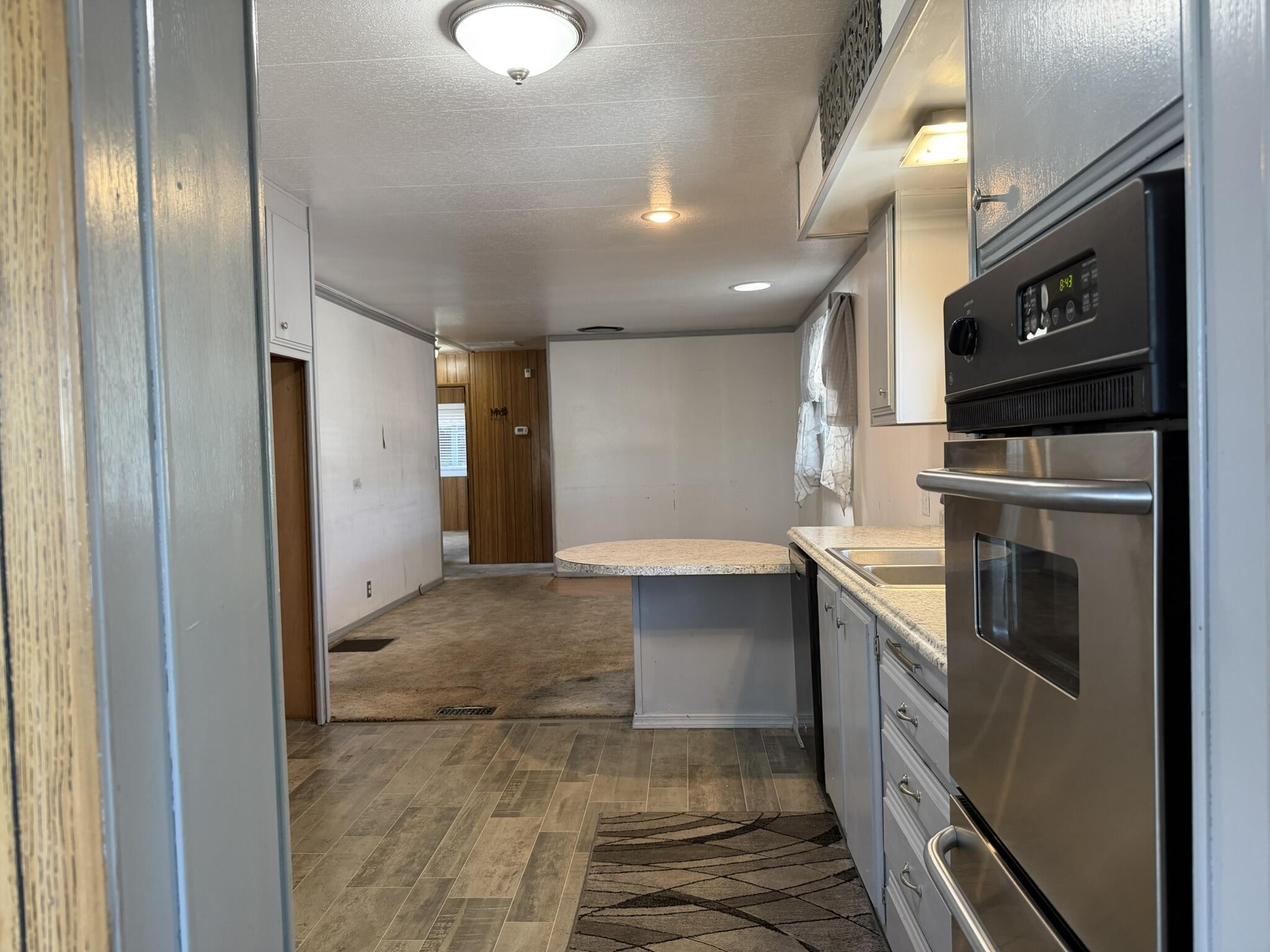 301 Freeman Road, Unit 70 Central Point, OR 97502 - Photo 28 of 39 a view of entryway and kitchen