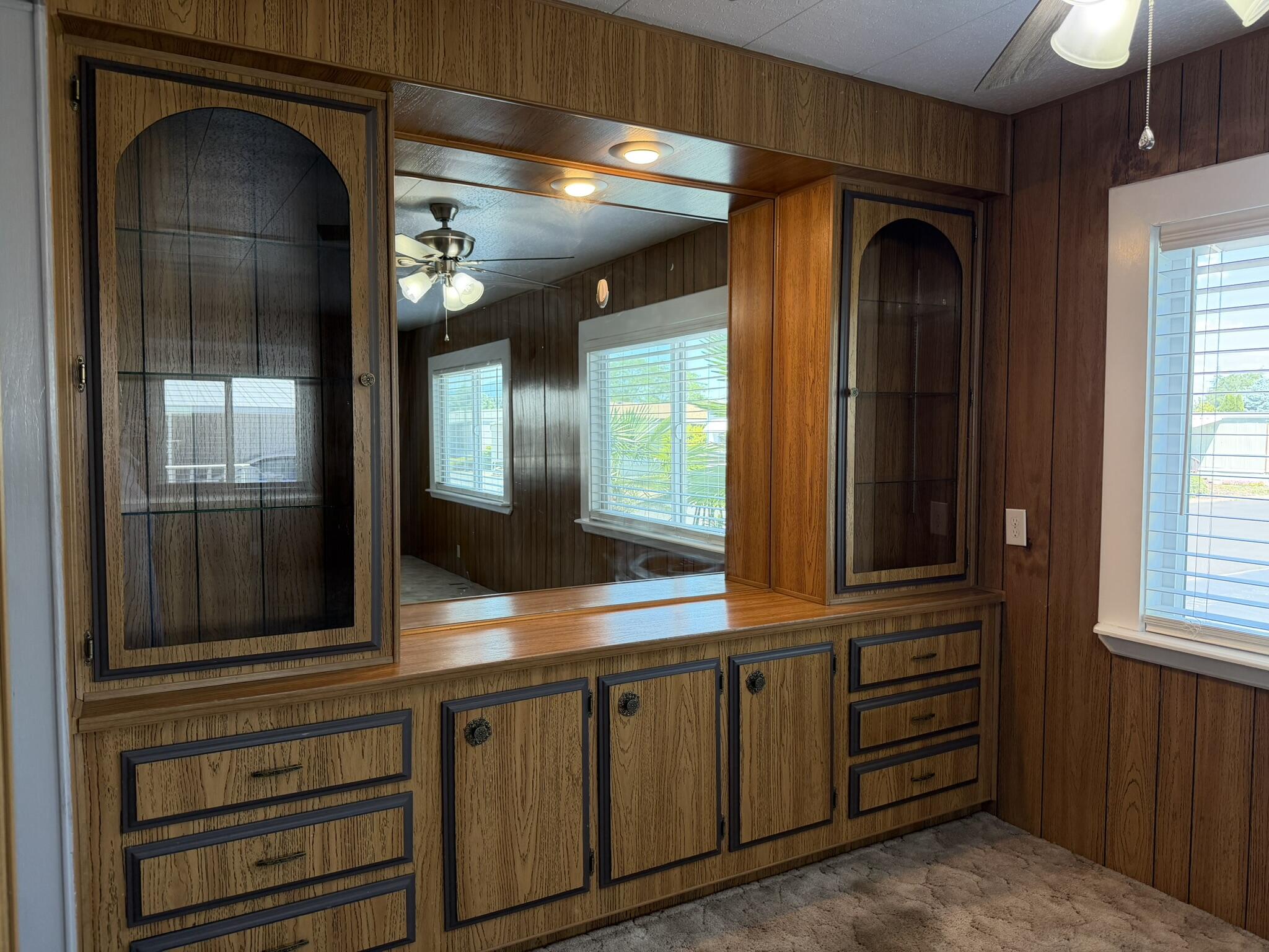 301 Freeman Road, Unit 70 Central Point, OR 97502 - Photo 29 of 39 hallway with windows and wardrobe