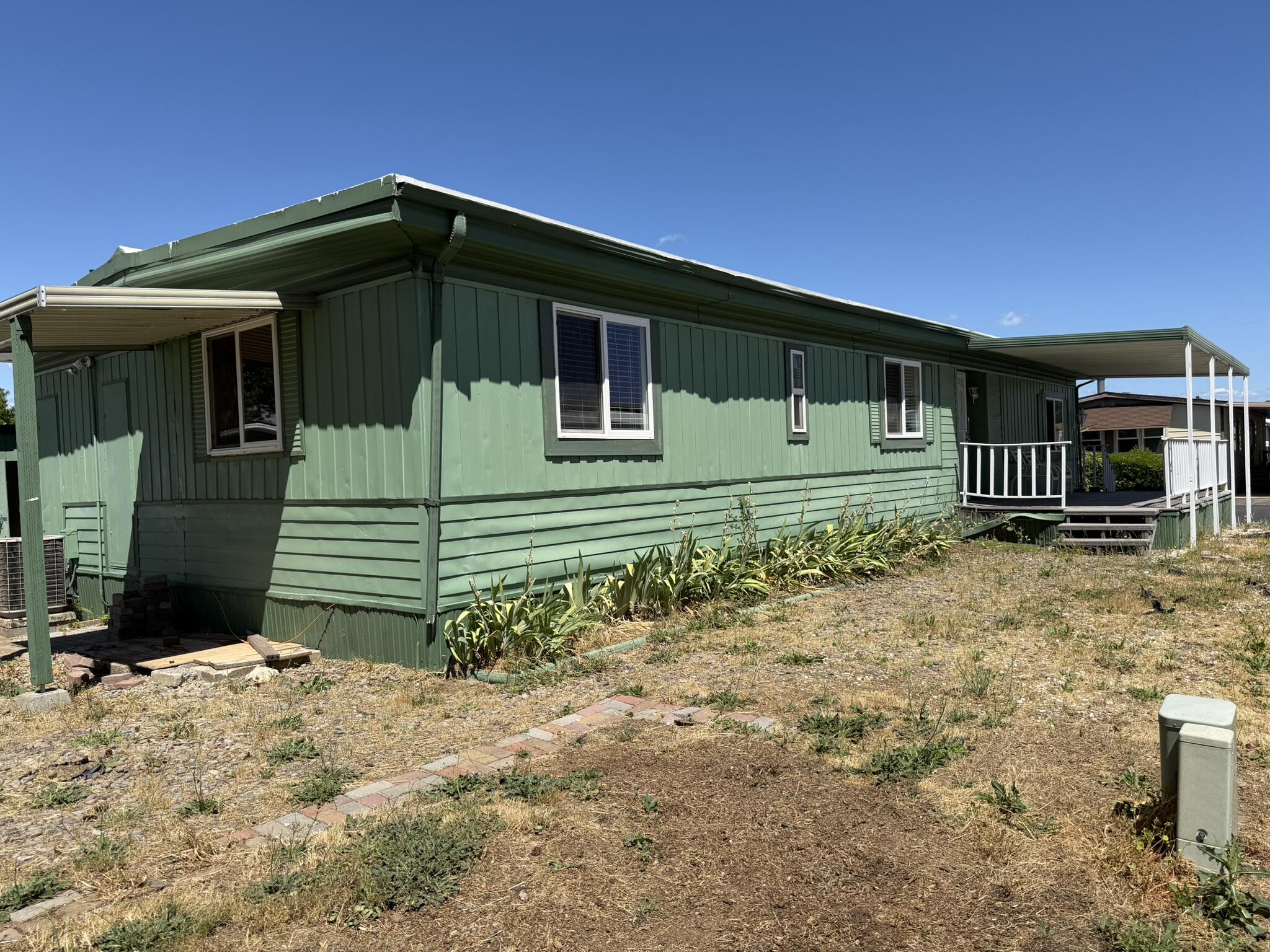301 Freeman Road, Unit 70 Central Point, OR 97502 - Photo 34 of 39 a front view of a house with garden