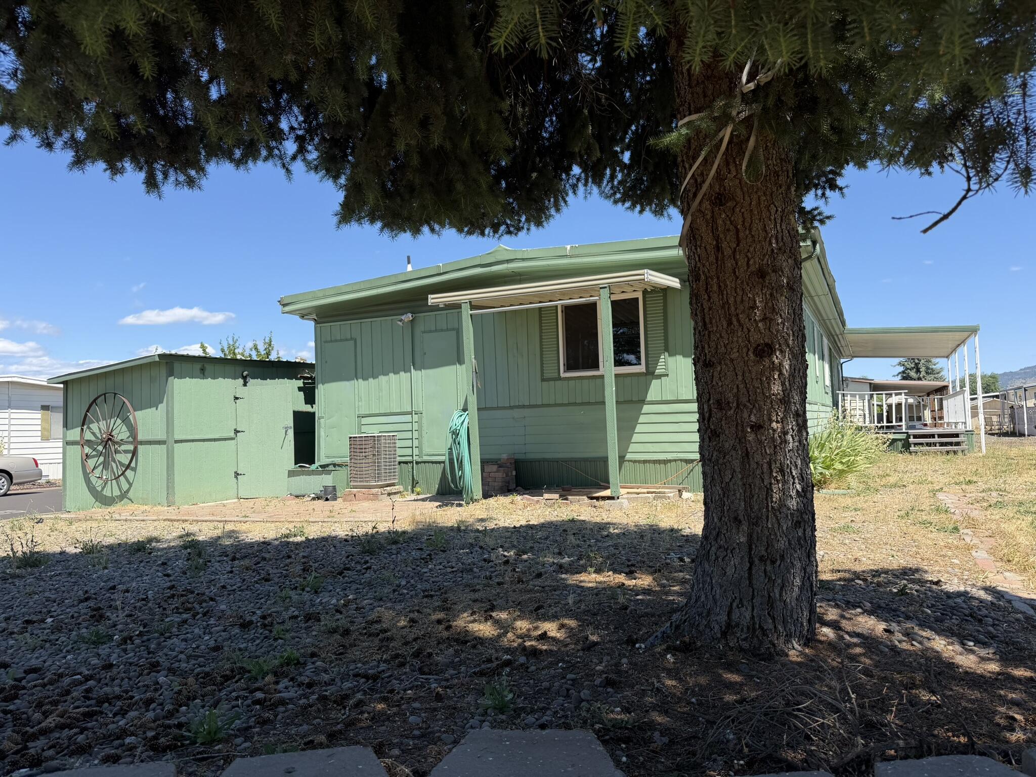 301 Freeman Road, Unit 70 Central Point, OR 97502 - Photo 35 of 39 a front view of a house with garden