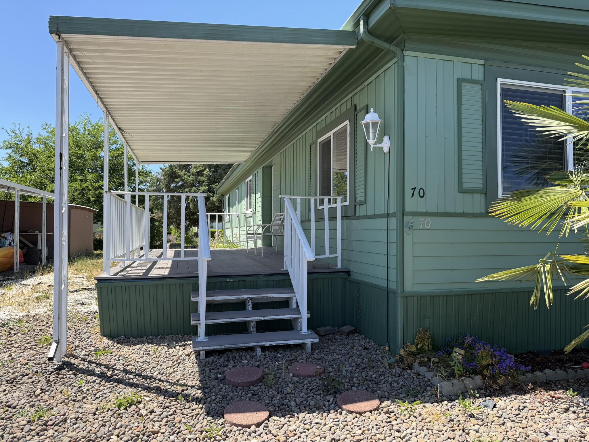 301 Freeman Road, Unit 70 Central Point, OR 97502 - Photo 4 of 39 a view of a house with backyard and porch