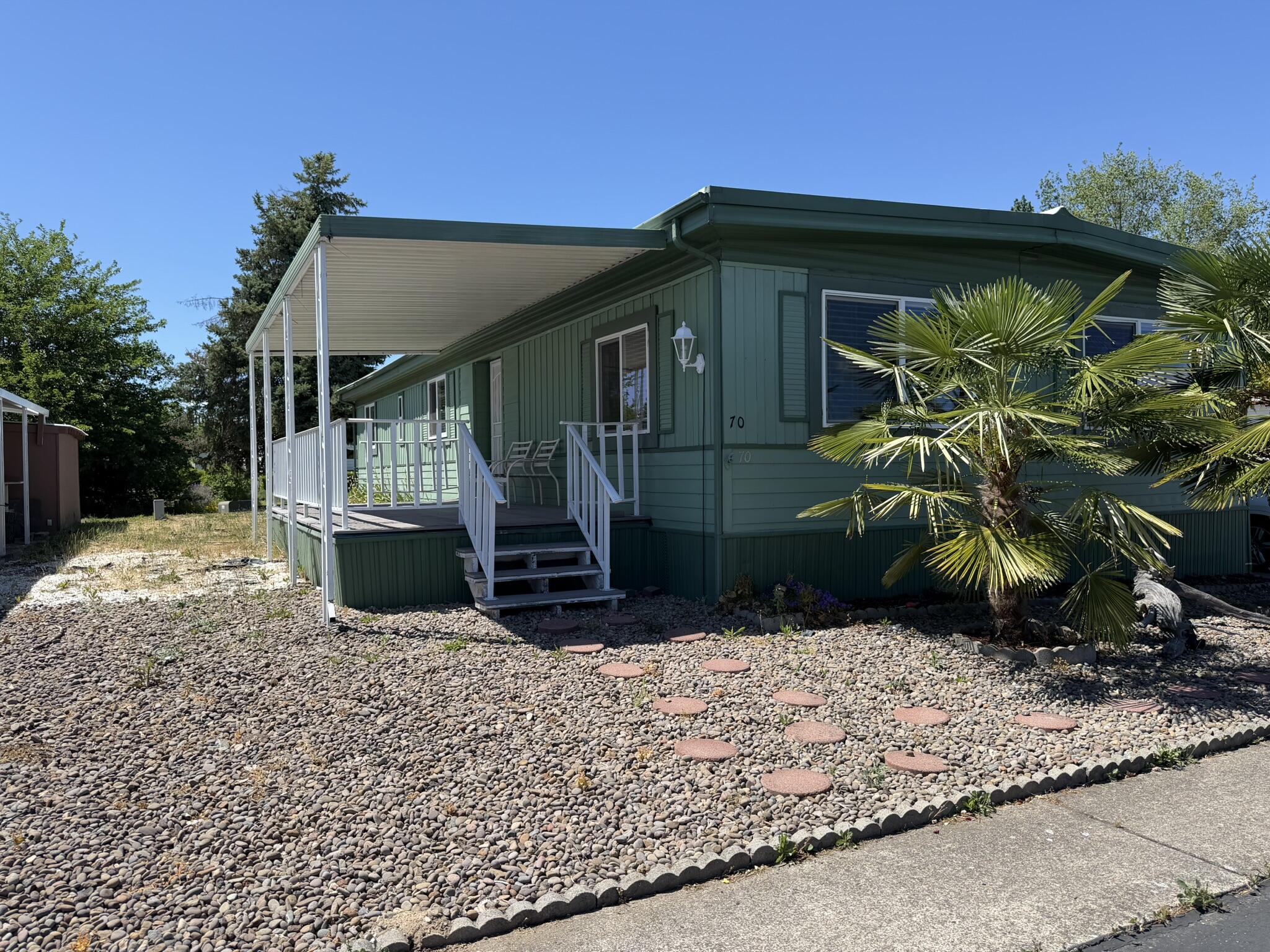 301 Freeman Road, Unit 70 Central Point, OR 97502 - Photo 5 of 39 a view of a house with backyard and sitting area