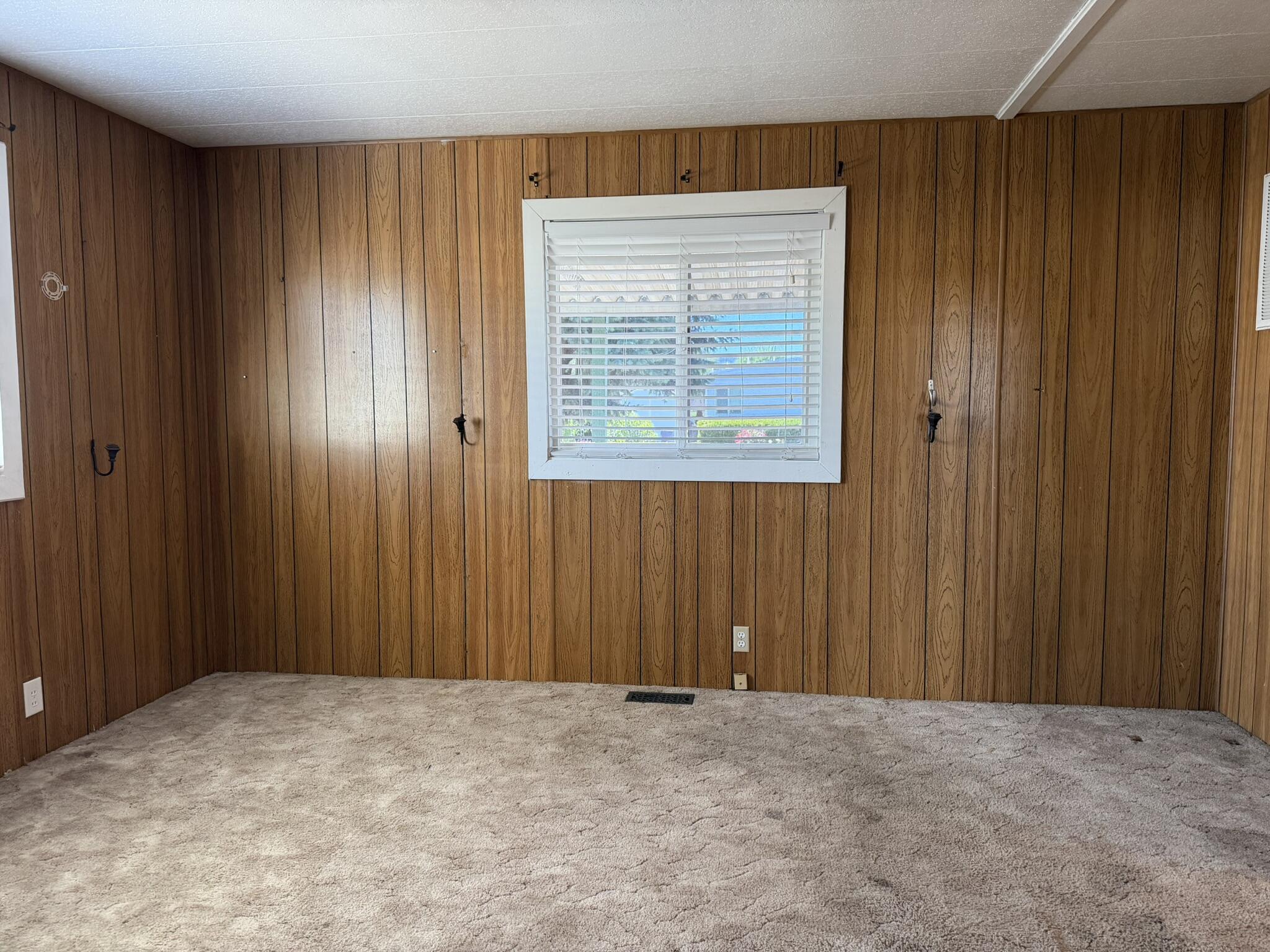 301 Freeman Road, Unit 70 Central Point, OR 97502 - Photo 7 of 39 an empty room with windows
