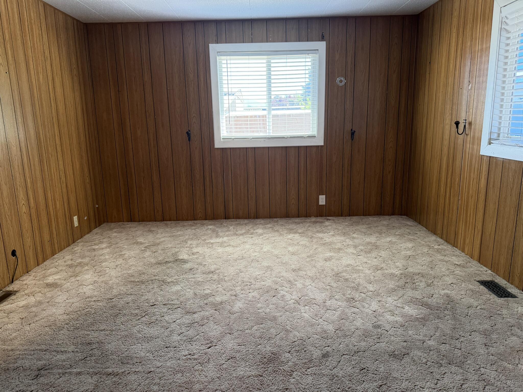 301 Freeman Road, Unit 70 Central Point, OR 97502 - Photo 8 of 39 an empty room with a wooden walls