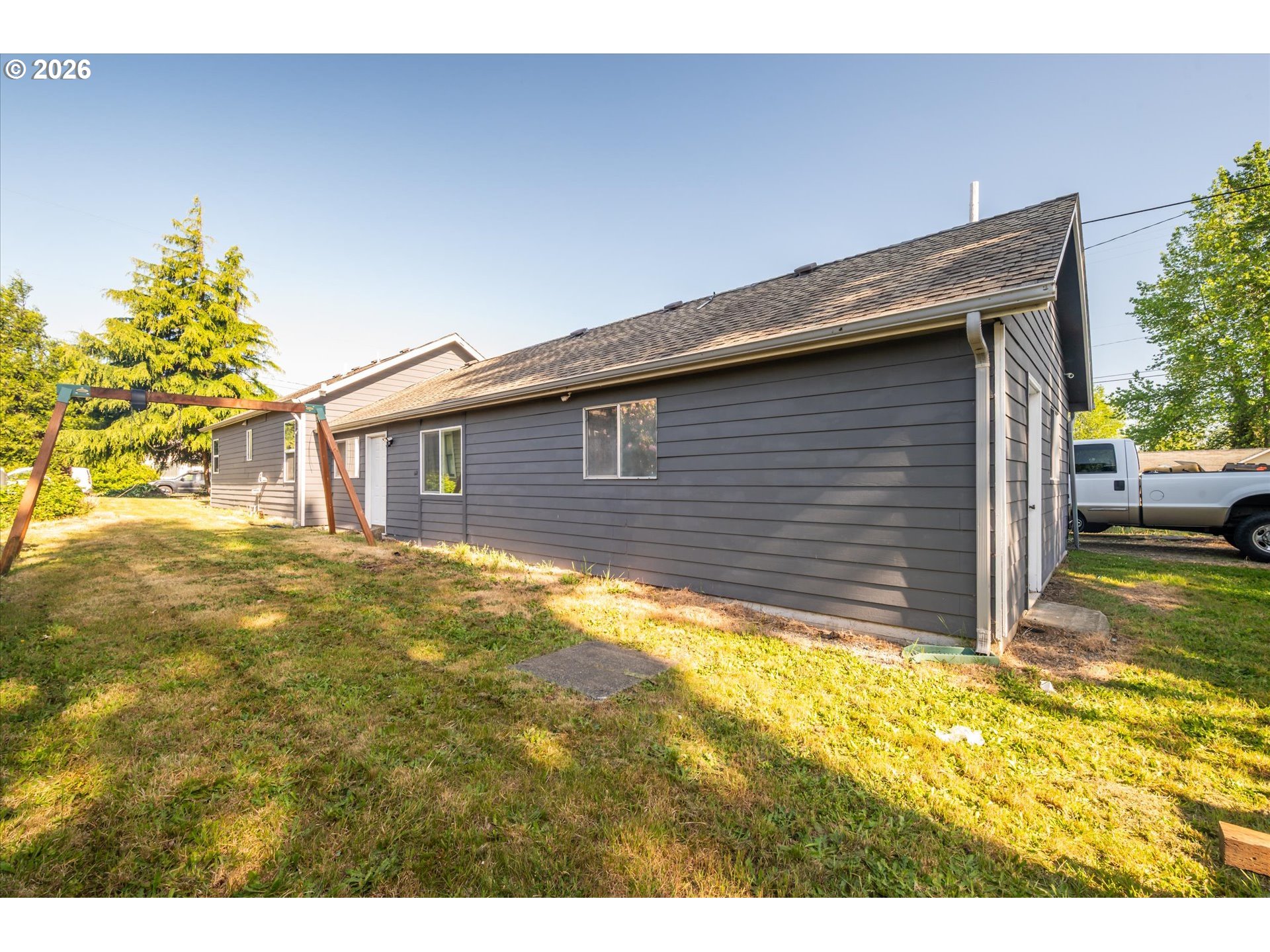 1789 14th Street North Bend, OR 97459 - Photo 38 of 43 a backyard of a house