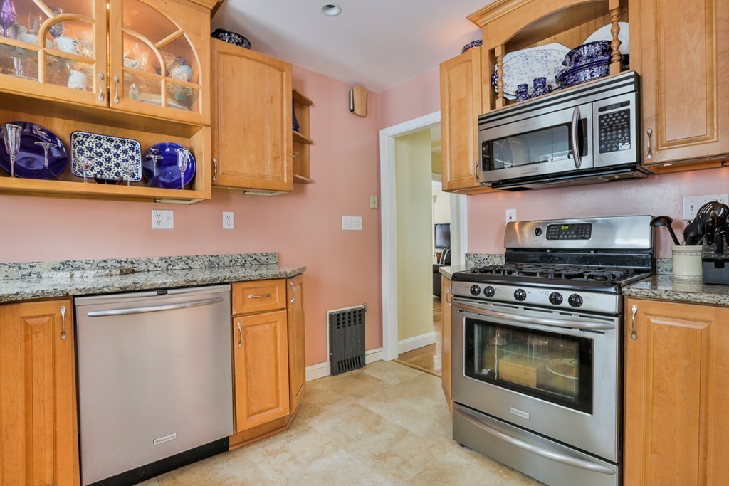 21 Landon Road Milton, MA 02186 - Photo 5 of 23 Gallery Image 5