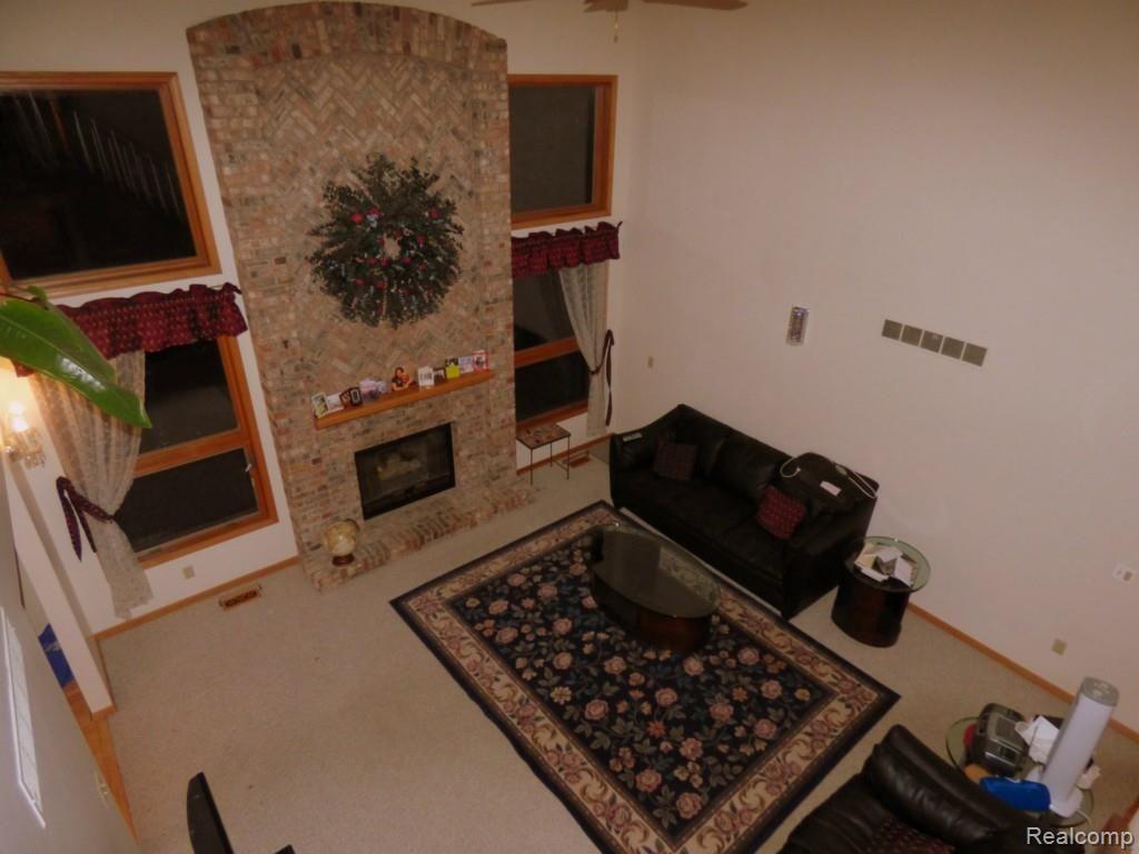 2330 Sunny Ridge Drive Pinckney, MI 48169 - Photo 7 of 21 6 GREAT ROOM 1.jpg