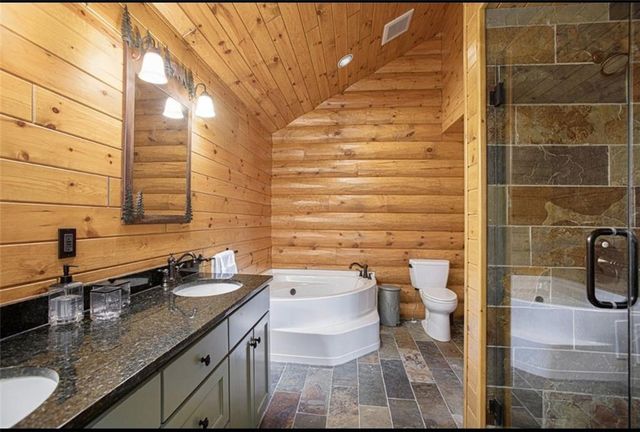 $850,000 | 19295 Highway 52, Pleasanton, KS 66075