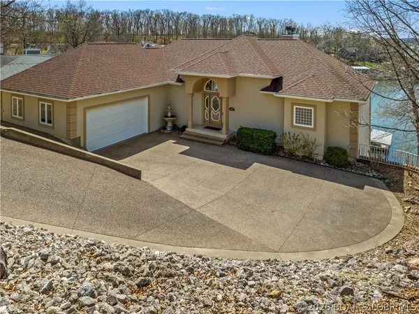 $1,174,900 | 1065 Imperial Point Drive, Four Seasons, MO 65049