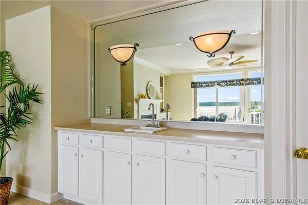 $1,174,900 | 1065 Imperial Point Drive, Four Seasons, MO 65049