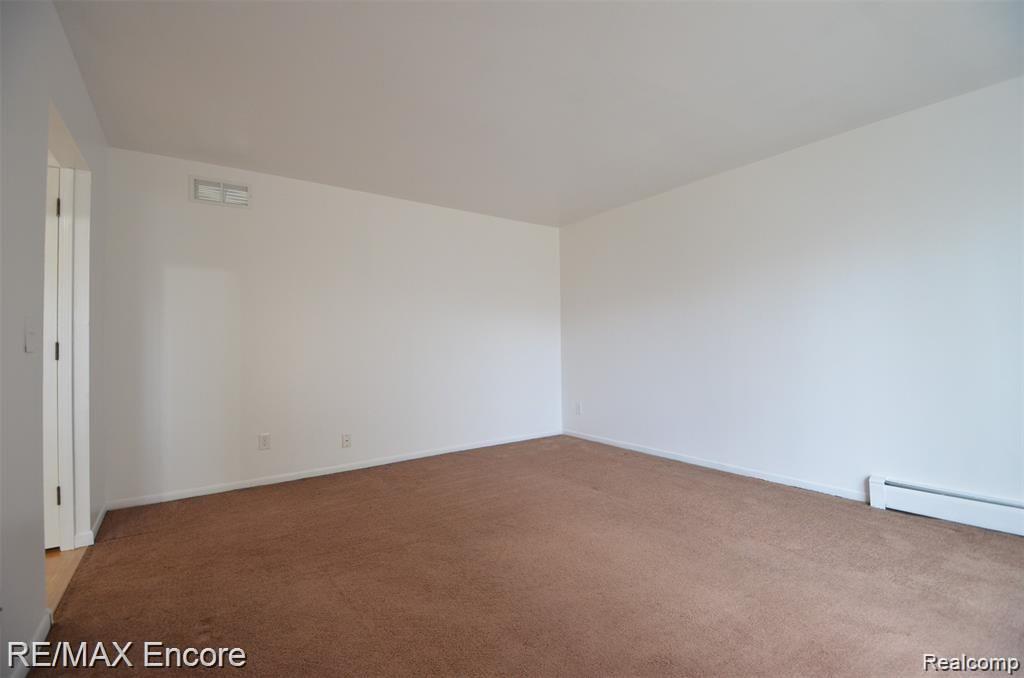 465 Miller Avenue, Unit 106 Rochester, MI 48307 - Photo 16 of 46 Living Room