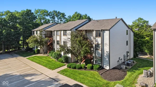 $179,000 | 8140 Shorewalk Drive, Unit B, Indianapolis, IN 46236