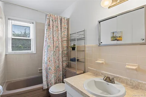 $899,000 | 11 Glenwood Road, Glen Head, NY 11545