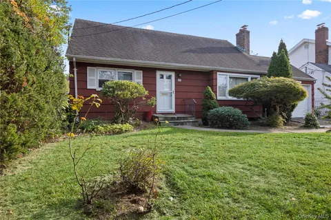 $899,000 | 11 Glenwood Road, Glen Head, NY 11545